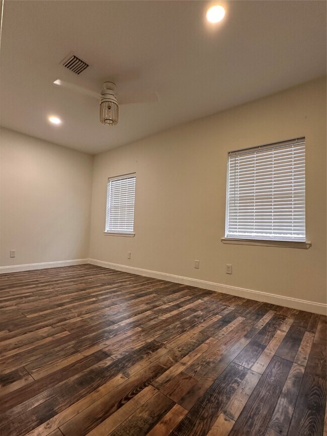 Building Photo - 9010 Carousel Ln