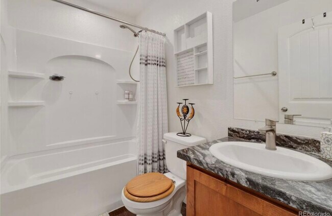 Building Photo - 504 Foxtail Pl