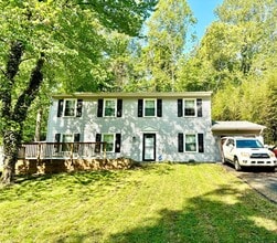 Building Photo - Classic Colonial Charm in Hickory Ridge