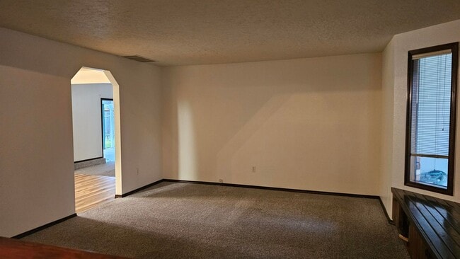 Building Photo - Make This West Boise Home Your Holiday Haven — 3 Beds, 2 Baths!