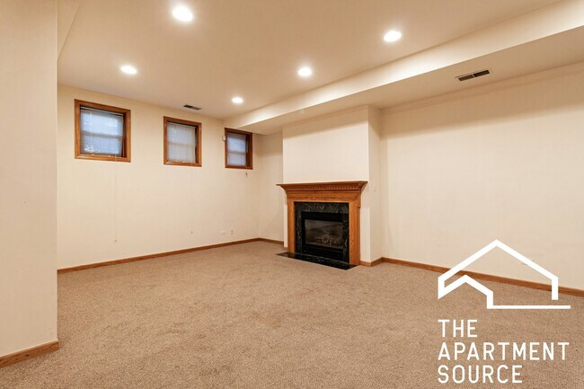 Building Photo - 3117 N Damen Ave