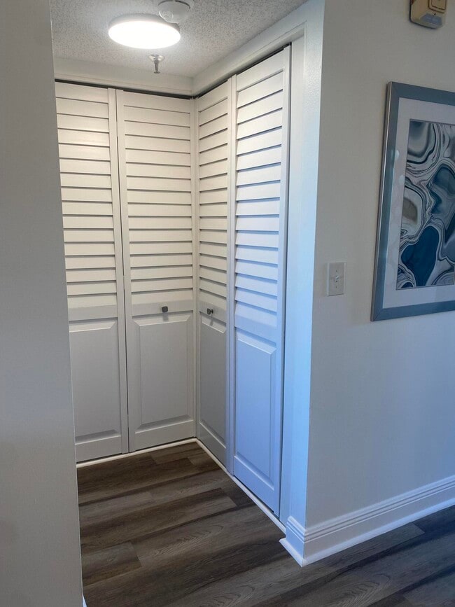 Building Photo - 18 Royal Palm Way