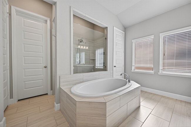 Building Photo - 15330 Legacy Pk Wy