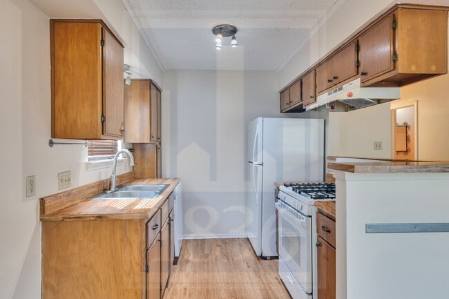 Building Photo - 3002 Breeze Terrace