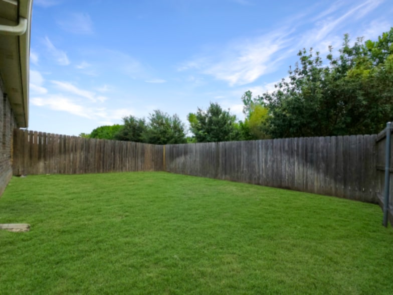 Building Photo - 4415 Brutus Ln