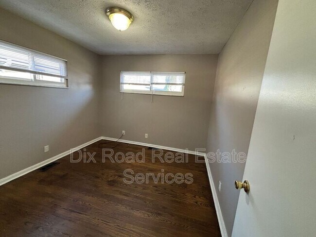 Building Photo - 2225 Deering Ave