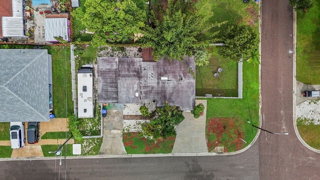 Building Photo - Spacious Gulfport Gem with Large Private Backyard and Plenty of Driveway Space