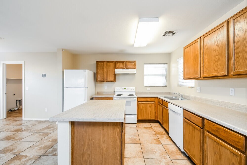 Building Photo - 2746 S Southwind Dr