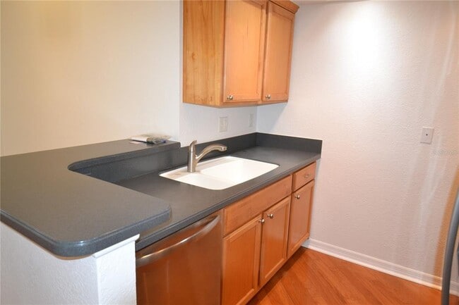 Building Photo - 718 Lyndhurst St