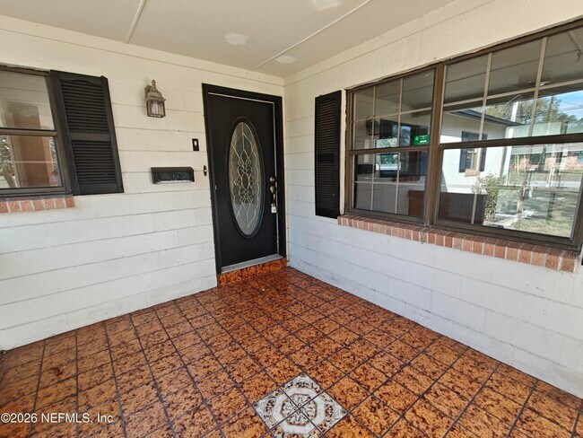 Building Photo - 588 Madeira Dr