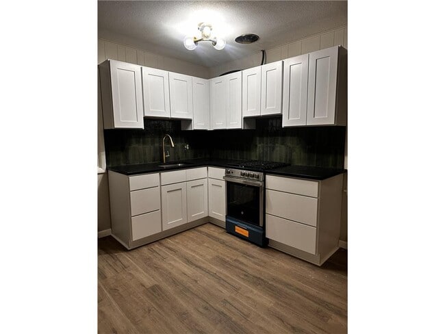 Building Photo - 453 13th Ave NW