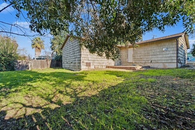 Building Photo - 3 bedroom 1 bath house in Yuba City