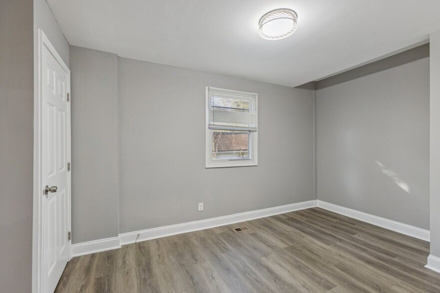 Building Photo - 405 34th St SE