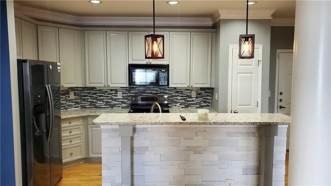 Building Photo - 1307 Stratford Commons