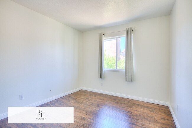 Building Photo - Beautiful 3 Bed / 2.5 Bath Home in the Corona-Norco Unified School District