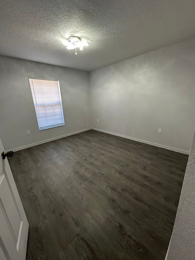 Building Photo - Beautifully Remodeled 3-Bedroom, 2-Bath Ho...