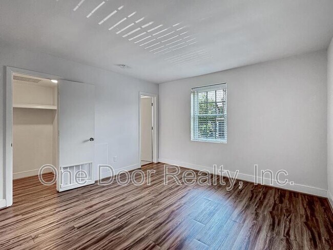 Building Photo - 732 Scotland St