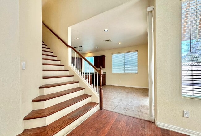 Building Photo - 6039 Glowing Cottage Ct