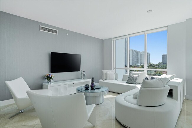 Building Photo - 3030 NE 188th St