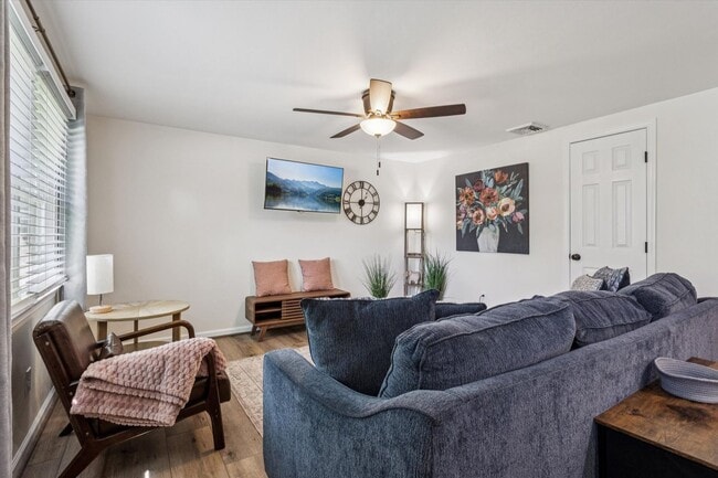 Building Photo - All Inclusive Furnished Rental