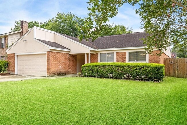 Building Photo - 2039 Hilton Head Dr