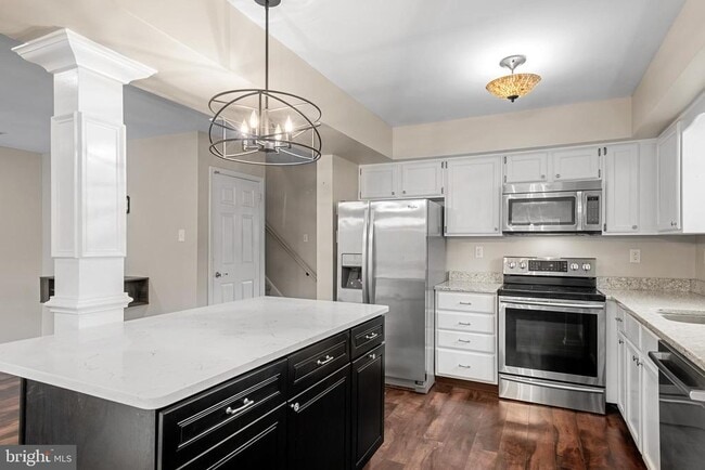 Building Photo - 201 Fairfax Ct