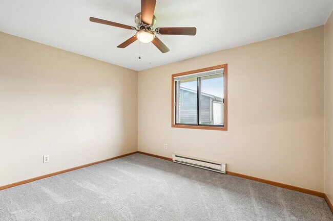 Building Photo - Renovated Private Entry 2 Bedroom Apartment Available!