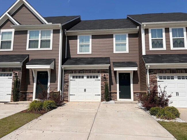 Building Photo - 131 Lilywood Ct