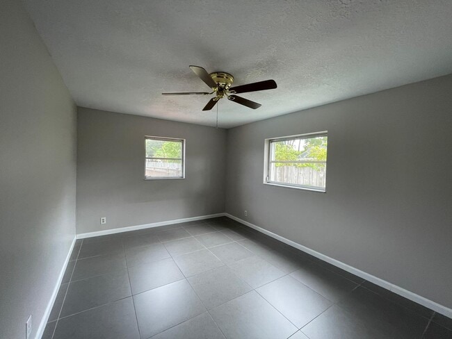 Building Photo - 10133 Windtree Ln