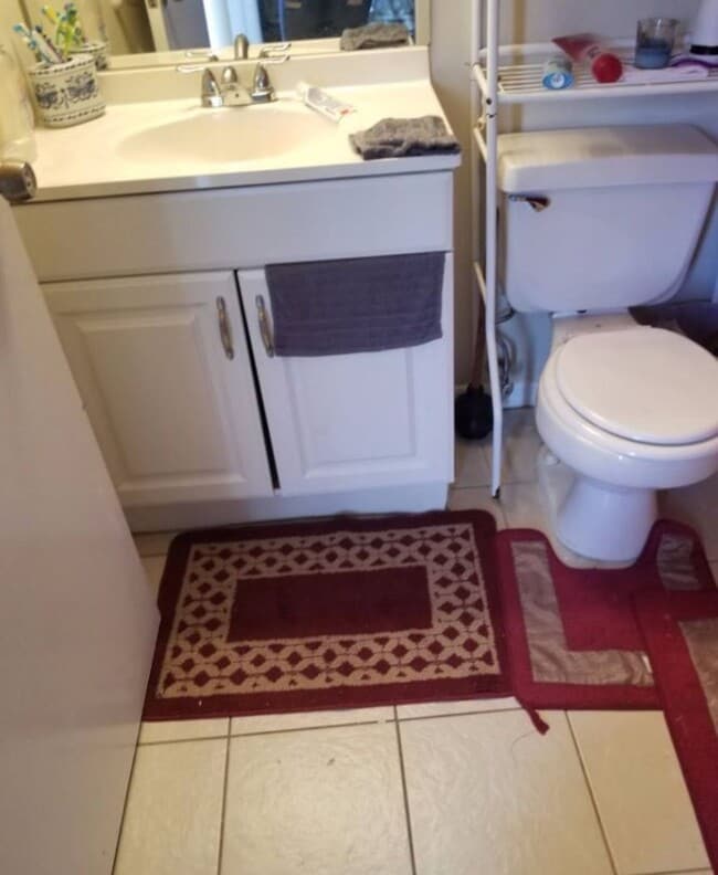 Building Photo - 3 bedroom 2 bath 2 car garage rental