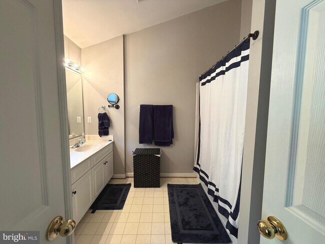 Building Photo - 8807 Howland Pl
