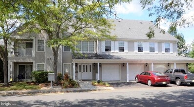 Building Photo - 818 Roundtree Pl