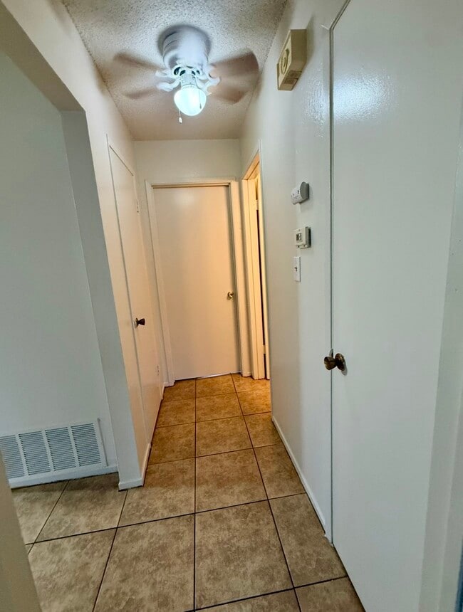 Building Photo - 4479 La Cresta Way