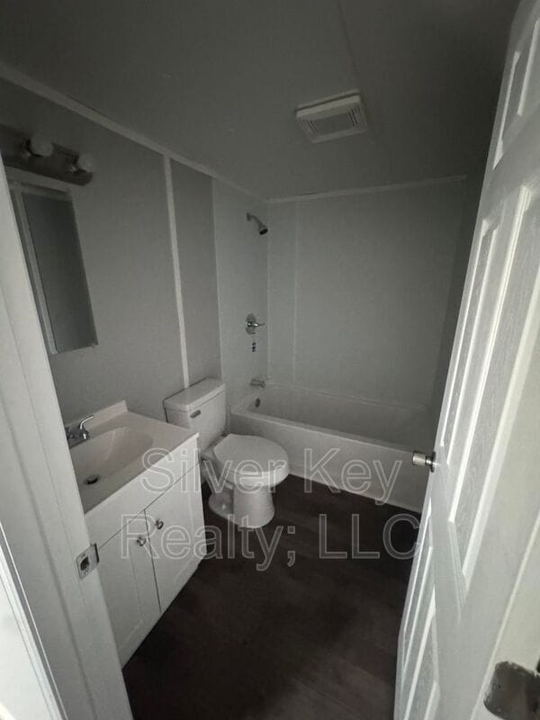 Building Photo - 3000 US-11