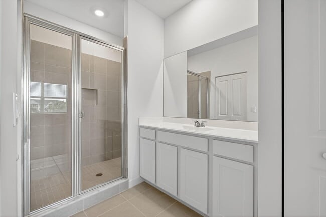 Building Photo - 307 SE Crossoak Ln