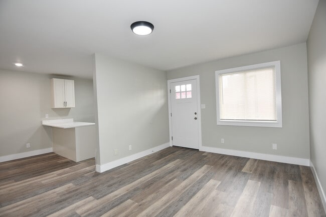 Building Photo - 1309 Indianola Ave