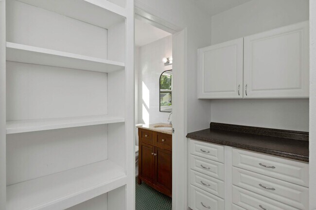 Building Photo - 5148 Tampa Bay Growth Fund 2 LLC