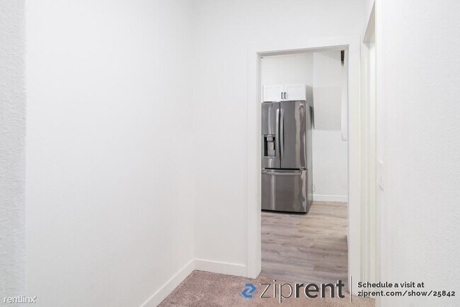 Building Photo - 2 br, 1 bath House - 828 Southeast Cedar S...