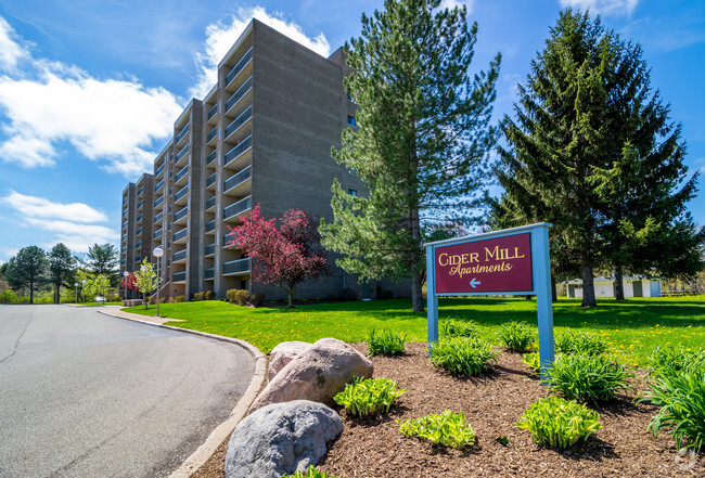 Beautifully landscaped, 9 Story Community - Cider Mill Apartments