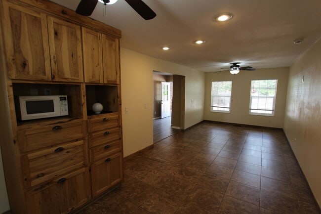 Building Photo - 5-Bedroom University Heights Gem – Privacy...