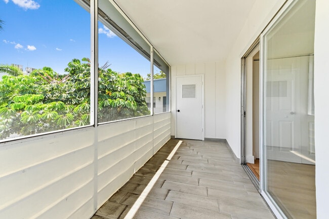 Building Photo - 278 Normandy F