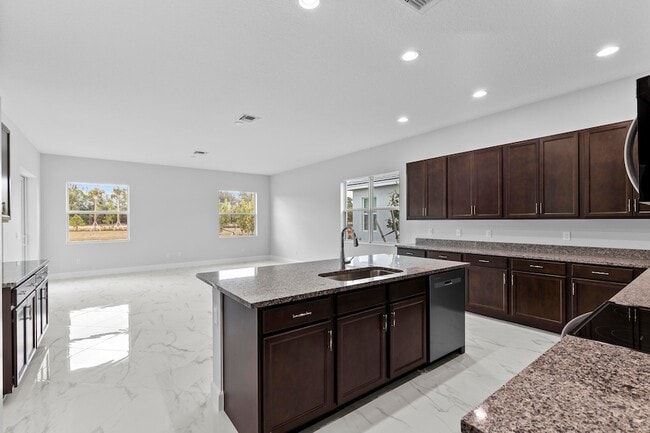 Building Photo - 15054 Wildwood Cir