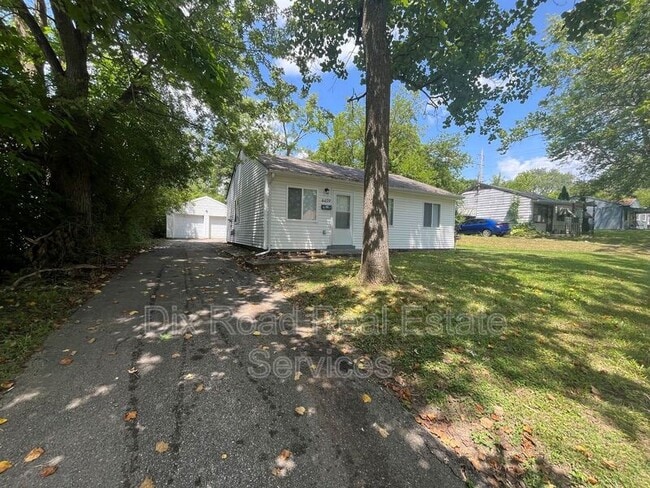 Building Photo - 4459 Catalina Ave