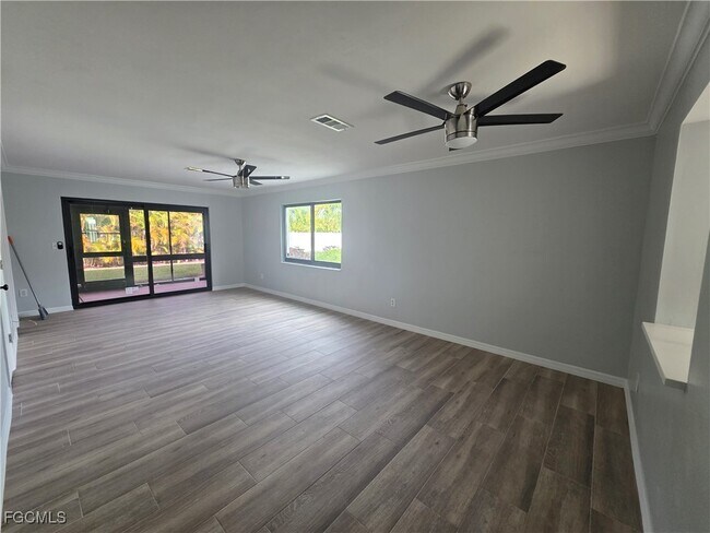 Building Photo - 1507 Cape Coral Pkwy W