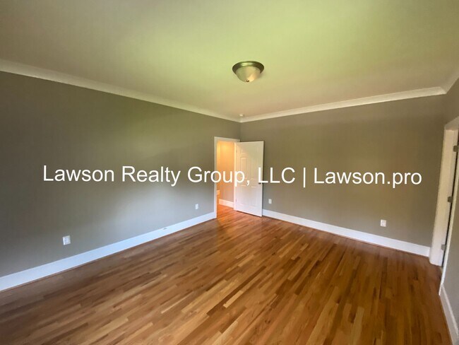 Building Photo - Craftsman Style One Level Living in Southw...