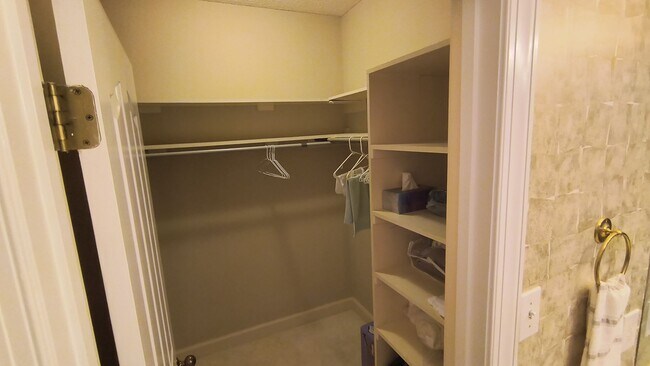 Building Photo - 423 Brightwood Dr