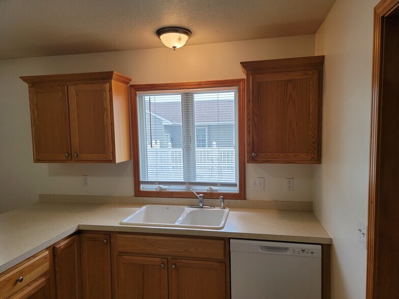 Building Photo - 1180 Cornell Dr