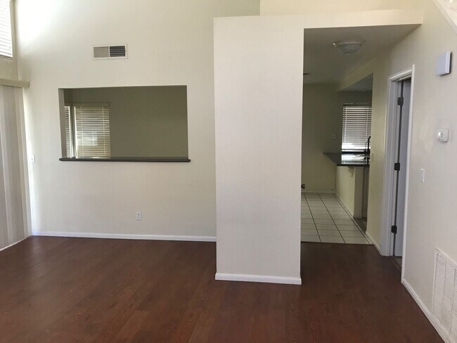 Building Photo - 3 Bedroom in Desert Shores!