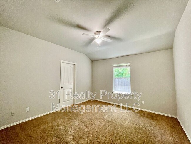 Building Photo - 3115 N Hickory St