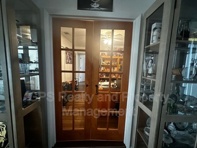 Building Photo - 651 Tam Ct